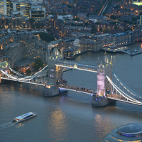 Изглед към Тауър Бридж в Лондон