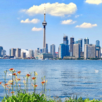 Чаша с панорамен изглед към Торонто